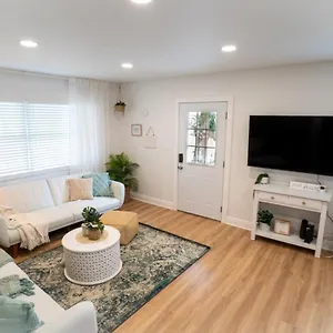 Luxury &stylish Near Ybor Dt Location Holiday home